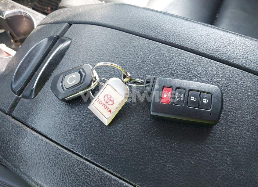 Photo 11 of 2019 Toyota Highlander XLE (VIN 5TDJZRFH9KS917580)