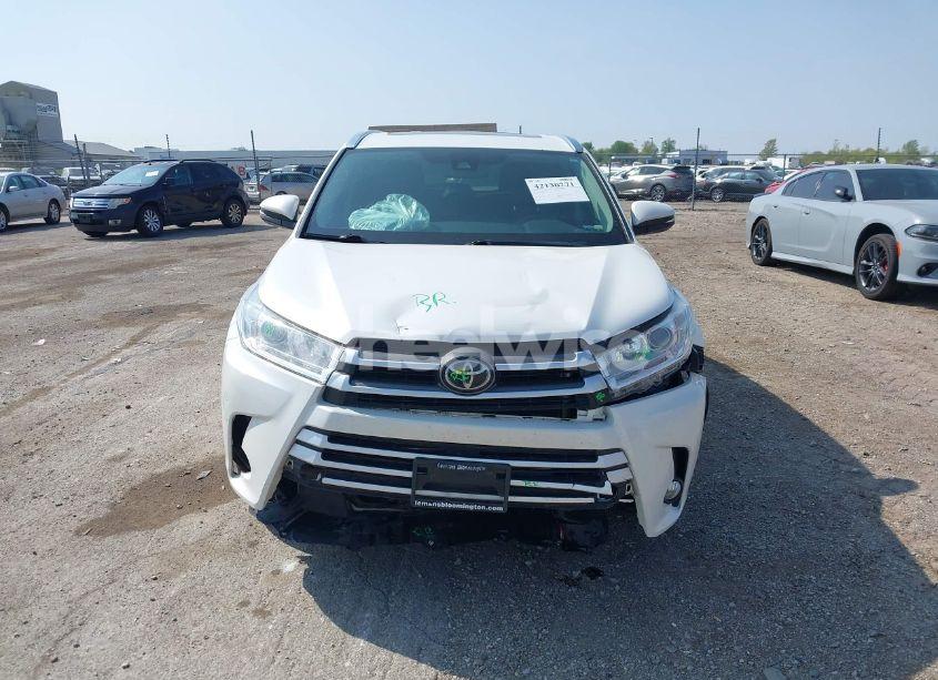 Photo 13 of 2019 Toyota Highlander XLE (VIN 5TDJZRFH9KS917580)