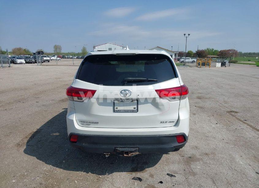 Photo 17 of 2019 Toyota Highlander XLE (VIN 5TDJZRFH9KS917580)