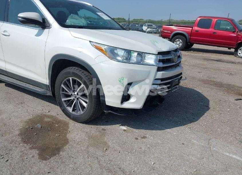 Photo 19 of 2019 Toyota Highlander XLE (VIN 5TDJZRFH9KS917580)
