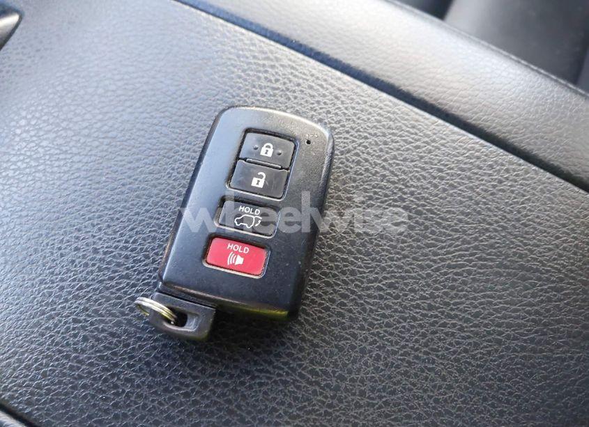 Photo 11 of 2017 Toyota Highlander XLE (VIN 5TDJZRFHXHS397219)