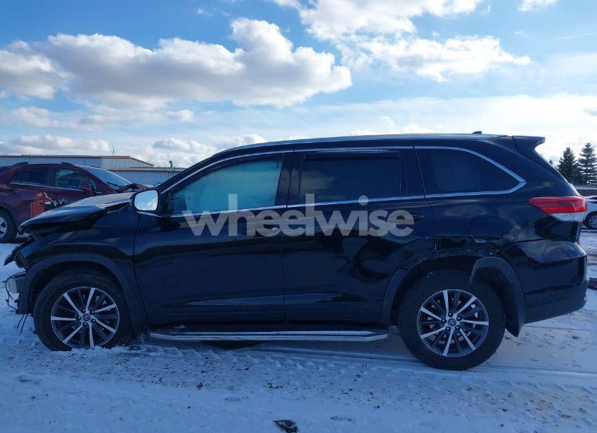 Photo 14 of 2017 Toyota Highlander XLE (VIN 5TDJZRFHXHS397219)