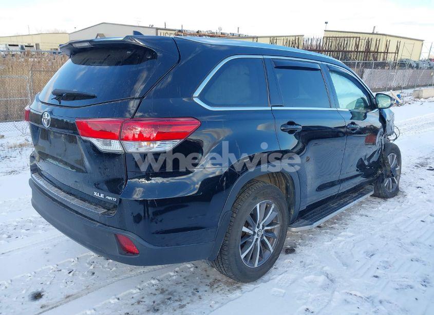 Photo 4 of 2017 Toyota Highlander XLE (VIN 5TDJZRFHXHS397219)