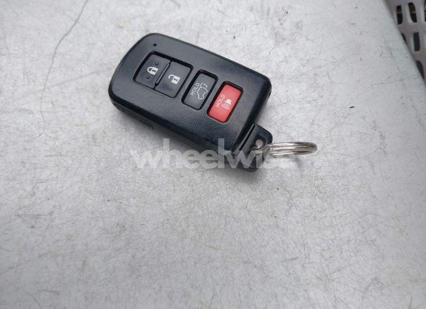 Photo 11 of 2017 Toyota Highlander XLE (VIN 5TDJZRFHXHS404878)