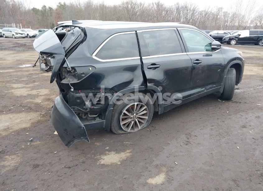 Photo 4 of 2017 Toyota Highlander XLE (VIN 5TDJZRFHXHS404878)