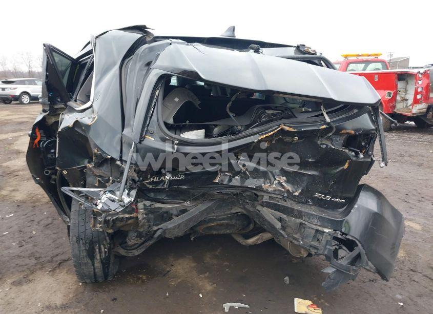 Photo 6 of 2017 Toyota Highlander XLE (VIN 5TDJZRFHXHS404878)