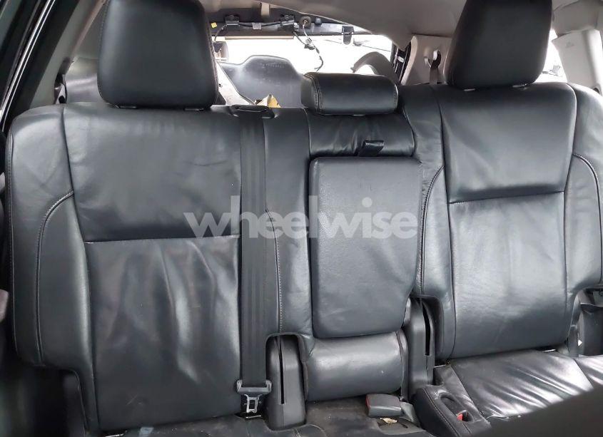 Photo 8 of 2017 Toyota Highlander XLE (VIN 5TDJZRFHXHS404878)