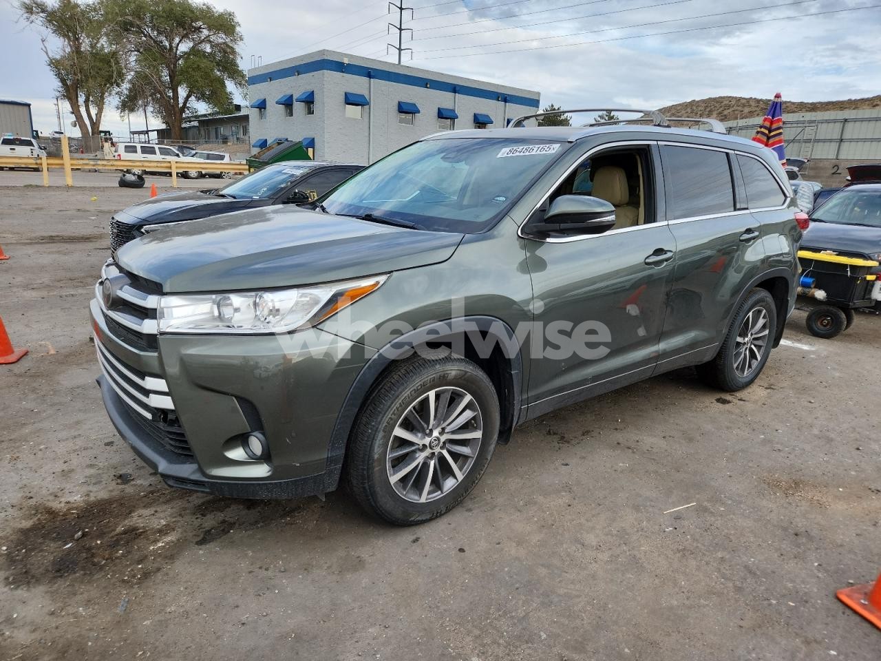 2017 TOYOTA HIGHLANDER SE (VIN 5TDJZRFHXHS421955) main photo
