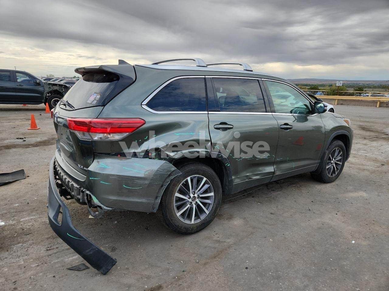 Photo 3 of 2017 TOYOTA HIGHLANDER SE (VIN 5TDJZRFHXHS421955)