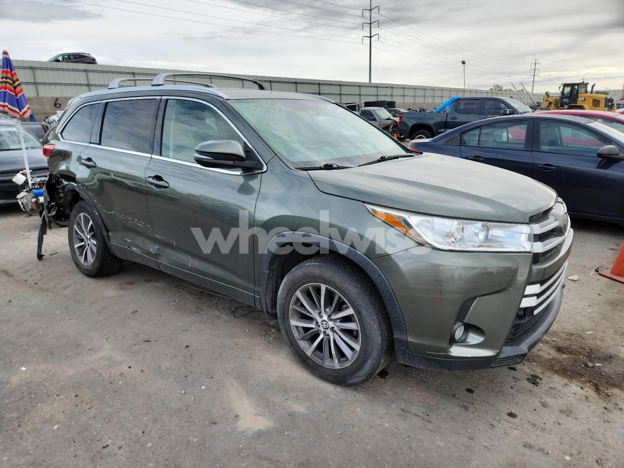 Photo 4 of 2017 TOYOTA HIGHLANDER SE (VIN 5TDJZRFHXHS421955)