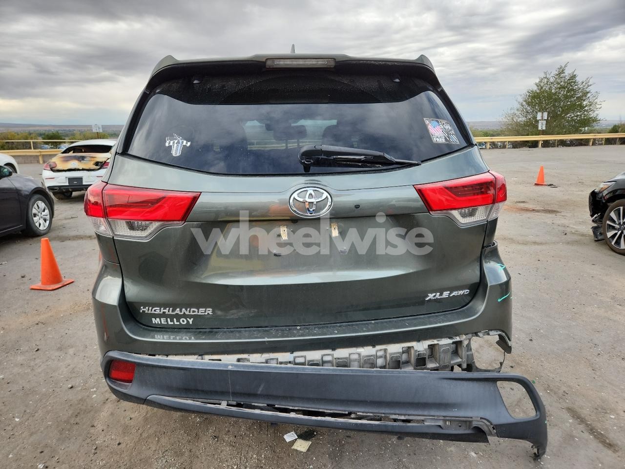 Photo 6 of 2017 TOYOTA HIGHLANDER SE (VIN 5TDJZRFHXHS421955)