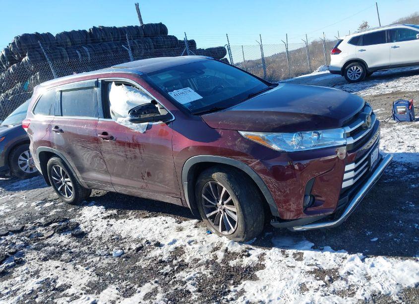 2017 Toyota Highlander XLE (VIN 5TDJZRFHXHS450209) main photo