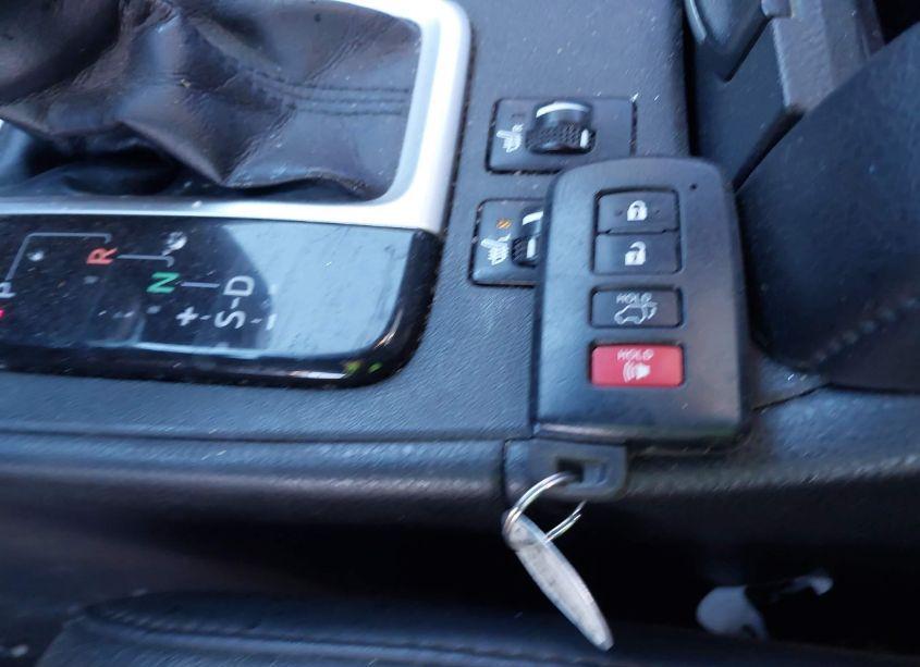 Photo 11 of 2017 Toyota Highlander XLE (VIN 5TDJZRFHXHS450209)