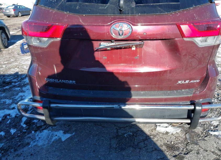 Photo 16 of 2017 Toyota Highlander XLE (VIN 5TDJZRFHXHS450209)