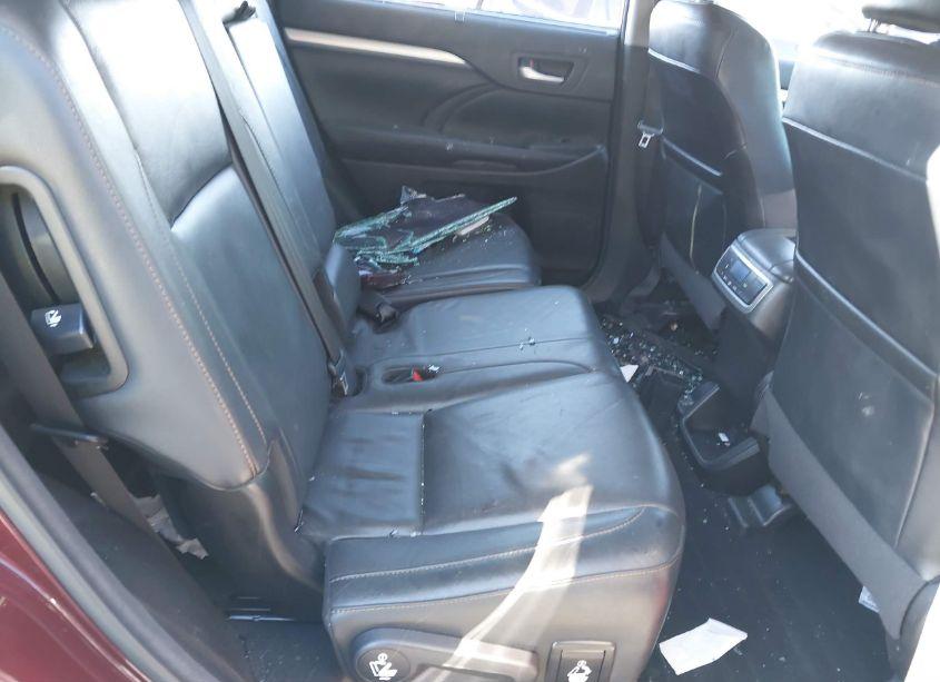 Photo 8 of 2017 Toyota Highlander XLE (VIN 5TDJZRFHXHS450209)