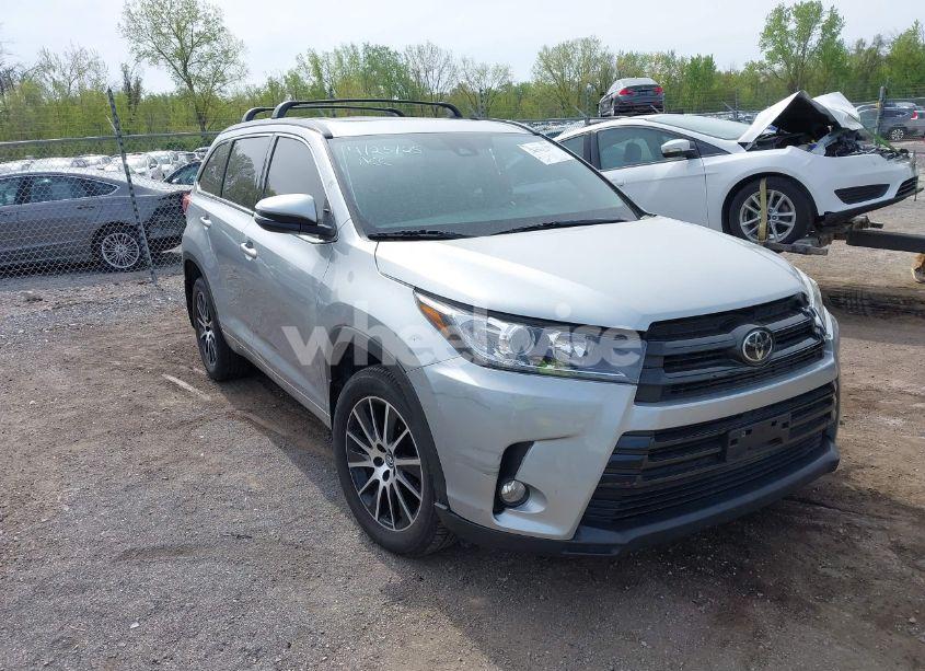 2017 Toyota Highlander SE (VIN 5TDJZRFHXHS475613) main photo