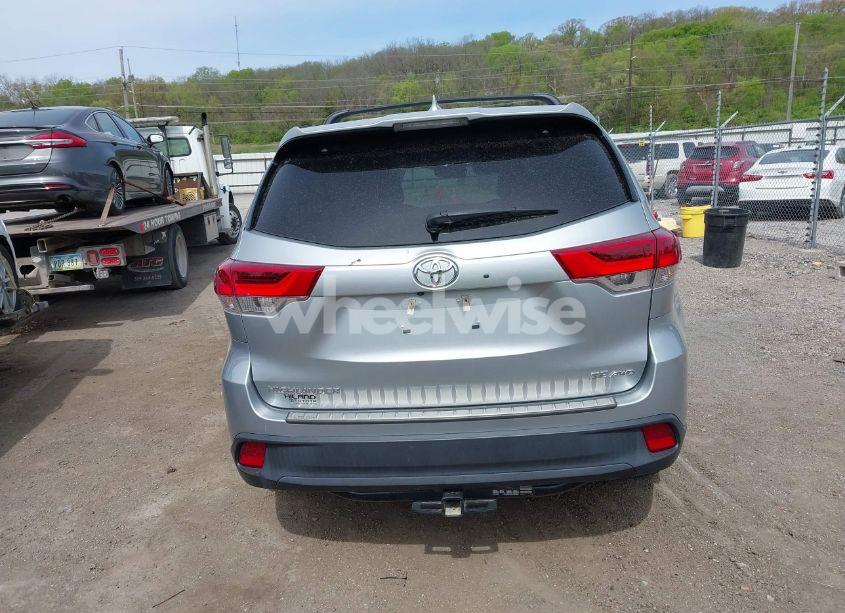 Photo 16 of 2017 Toyota Highlander SE (VIN 5TDJZRFHXHS475613)