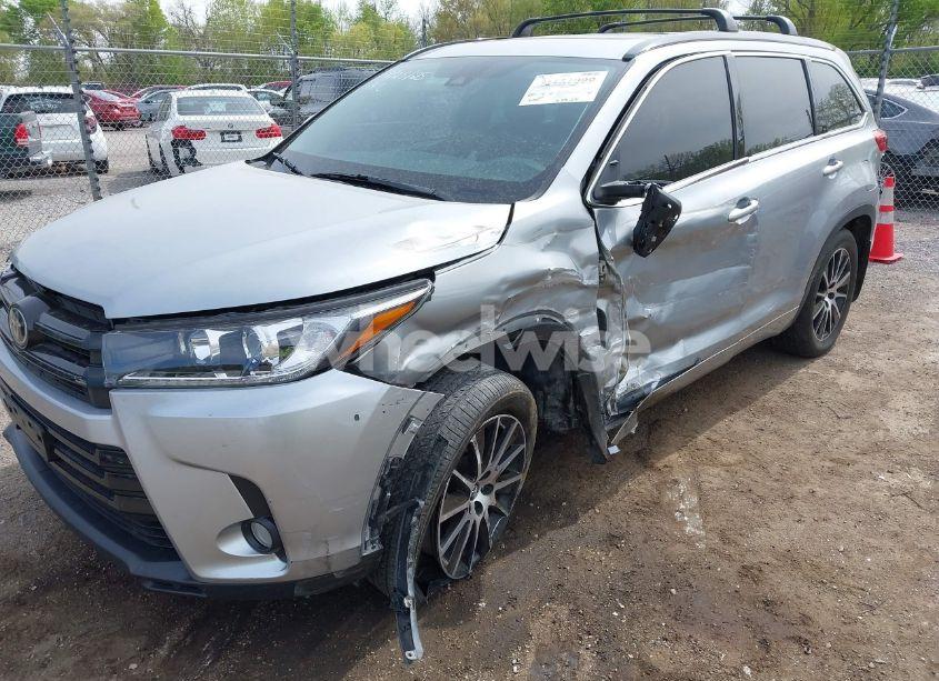 Photo 6 of 2017 Toyota Highlander SE (VIN 5TDJZRFHXHS475613)