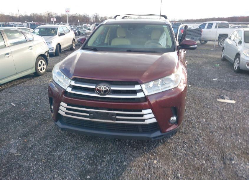 Photo 12 of 2017 Toyota Highlander XLE (VIN 5TDJZRFHXHS477376)