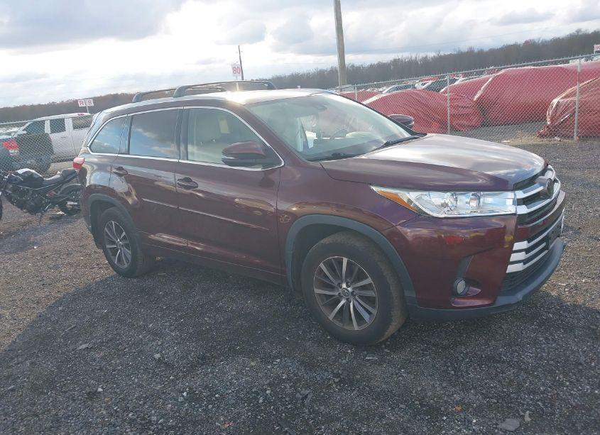 Photo 13 of 2017 Toyota Highlander XLE (VIN 5TDJZRFHXHS477376)