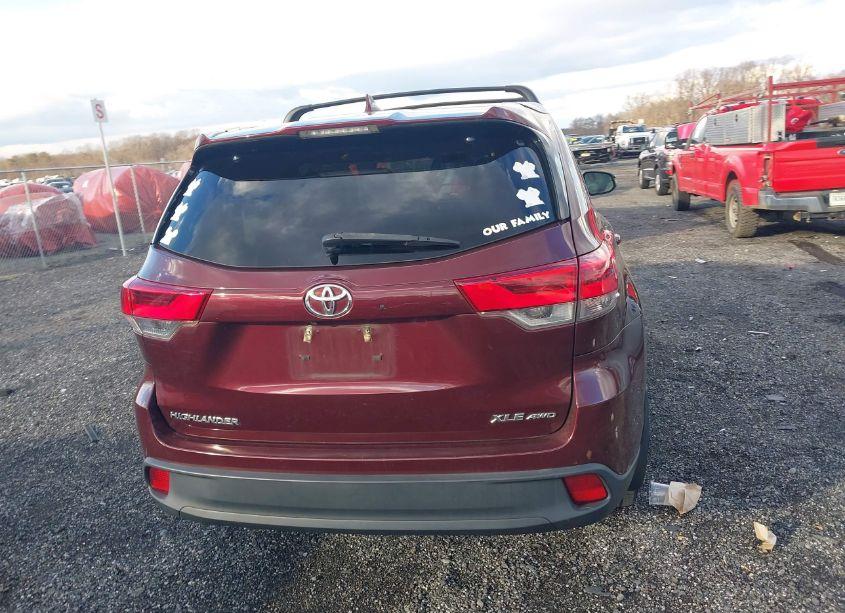 Photo 16 of 2017 Toyota Highlander XLE (VIN 5TDJZRFHXHS477376)