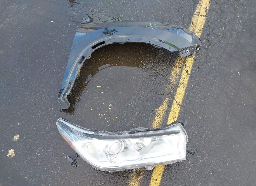 Photo 12 of 2018 Toyota Highlander XLE (VIN 5TDJZRFHXJS556665)