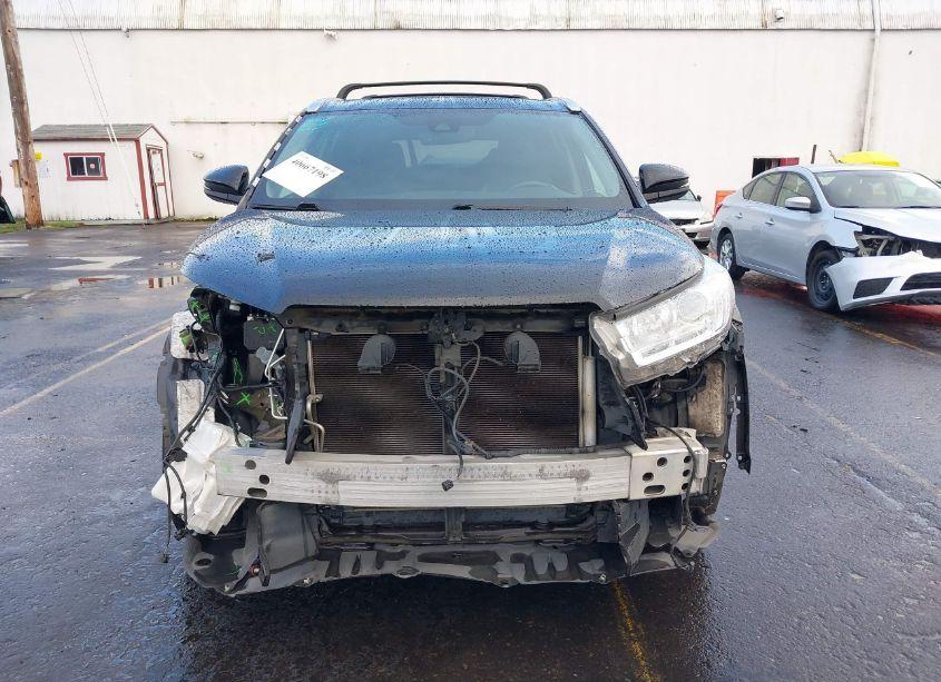 Photo 13 of 2018 Toyota Highlander XLE (VIN 5TDJZRFHXJS556665)