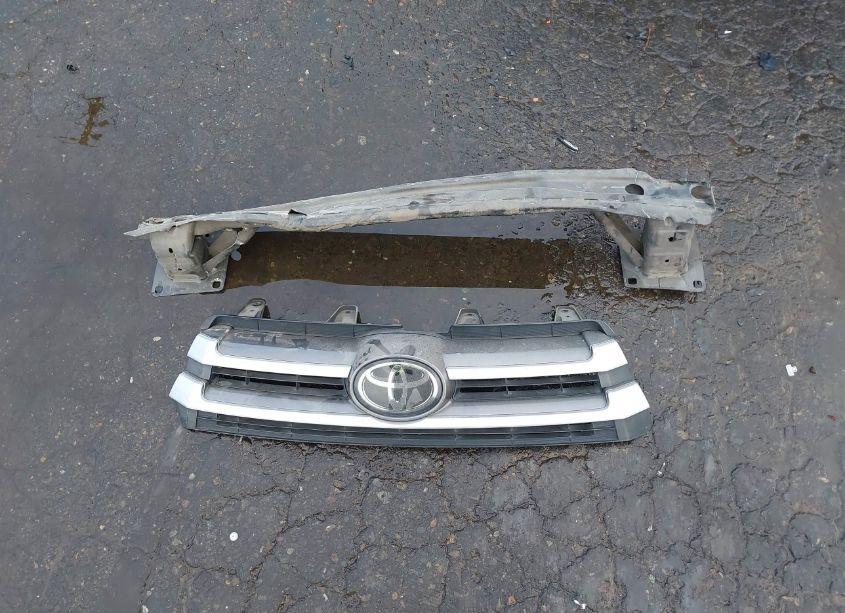 Photo 18 of 2018 Toyota Highlander XLE (VIN 5TDJZRFHXJS556665)