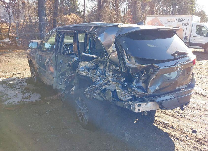 Photo 3 of 2018 Toyota Highlander XLE (VIN 5TDJZRFHXJS556696)