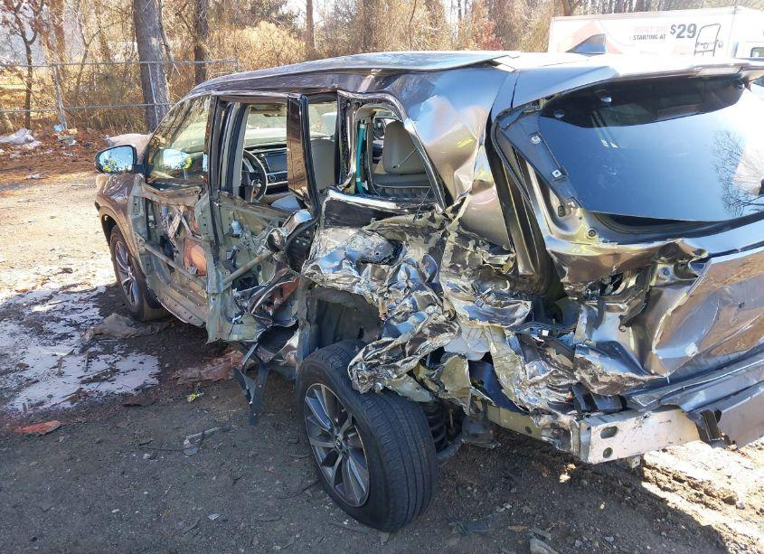 Photo 6 of 2018 Toyota Highlander XLE (VIN 5TDJZRFHXJS556696)