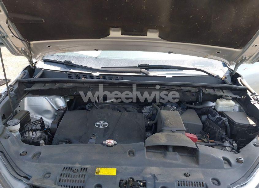 Photo 10 of 2018 Toyota Highlander XLE (VIN 5TDJZRFHXJS822640)