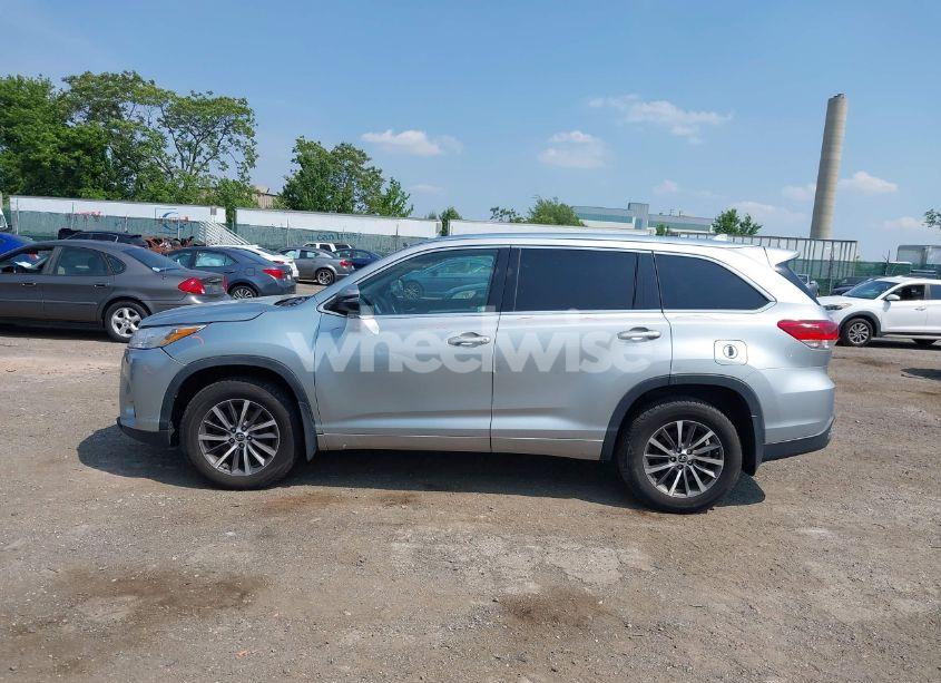 Photo 14 of 2018 Toyota Highlander XLE (VIN 5TDJZRFHXJS822640)