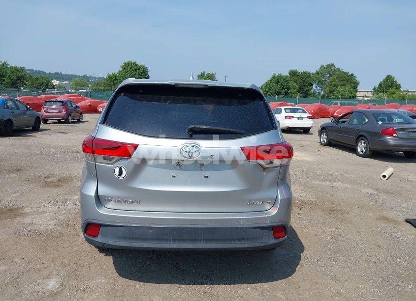 Photo 16 of 2018 Toyota Highlander XLE (VIN 5TDJZRFHXJS822640)