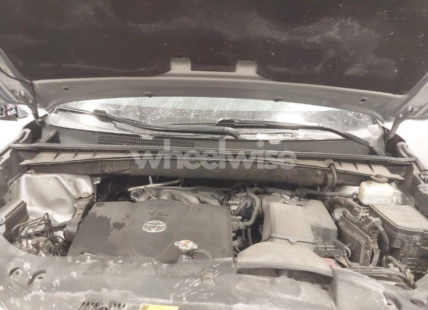 Photo 10 of 2019 Toyota Highlander XLE (VIN 5TDJZRFHXKS578537)