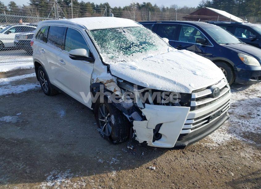 2019 Toyota Highlander XLE (VIN 5TDJZRFHXKS580790) main photo