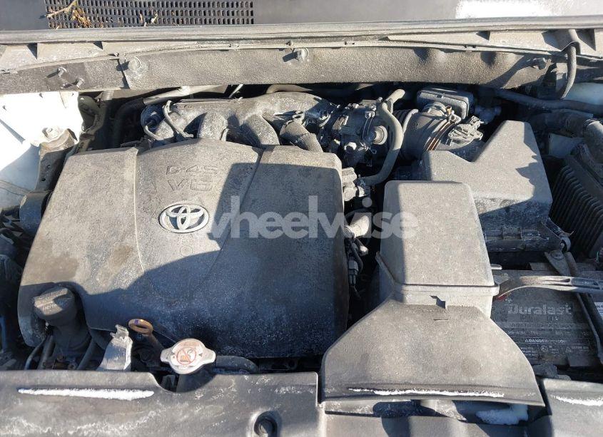 Photo 10 of 2019 Toyota Highlander XLE (VIN 5TDJZRFHXKS580790)