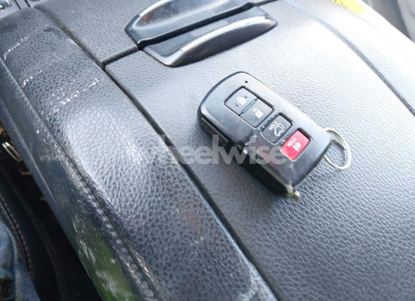 Photo 11 of 2019 Toyota Highlander XLE (VIN 5TDJZRFHXKS580790)