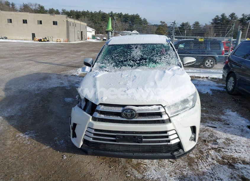 Photo 12 of 2019 Toyota Highlander XLE (VIN 5TDJZRFHXKS580790)