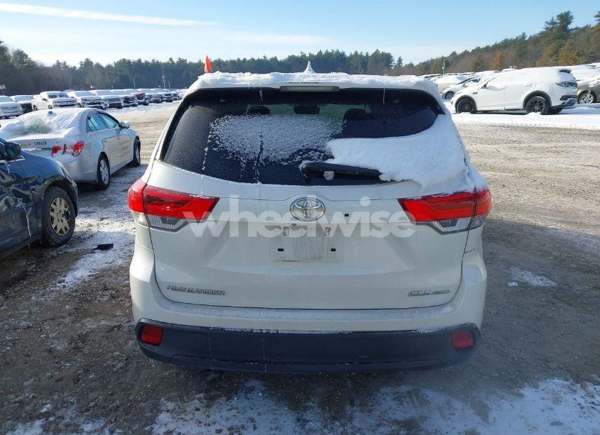 Photo 16 of 2019 Toyota Highlander XLE (VIN 5TDJZRFHXKS580790)