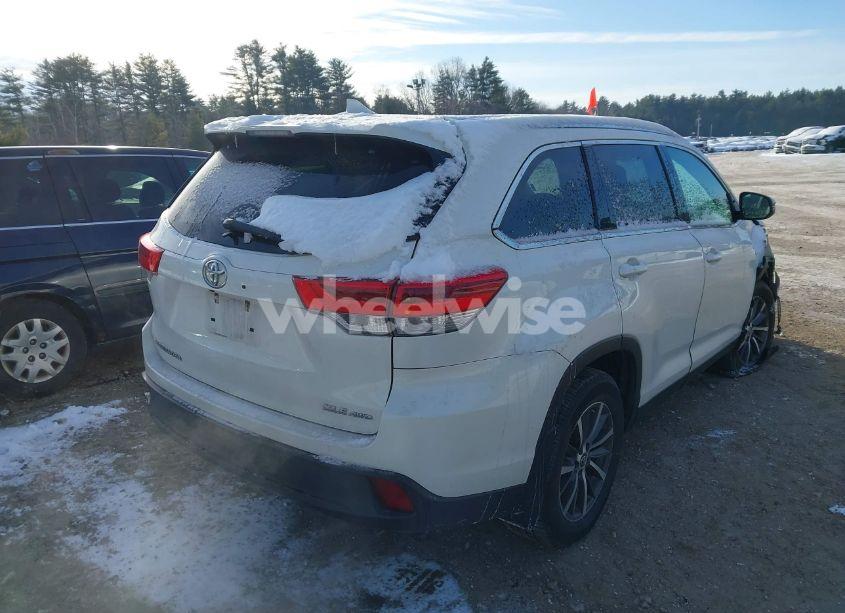 Photo 4 of 2019 Toyota Highlander XLE (VIN 5TDJZRFHXKS580790)