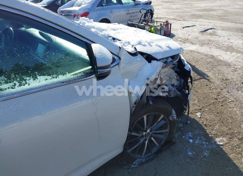 Photo 6 of 2019 Toyota Highlander XLE (VIN 5TDJZRFHXKS580790)