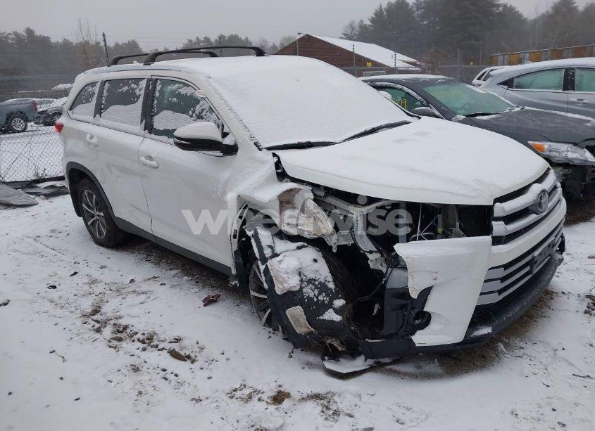 2019 Toyota Highlander XLE (VIN 5TDJZRFHXKS620995) main photo