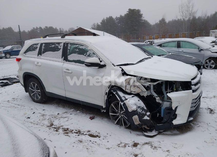 Photo 14 of 2019 Toyota Highlander XLE (VIN 5TDJZRFHXKS620995)