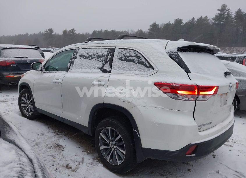Photo 15 of 2019 Toyota Highlander XLE (VIN 5TDJZRFHXKS620995)