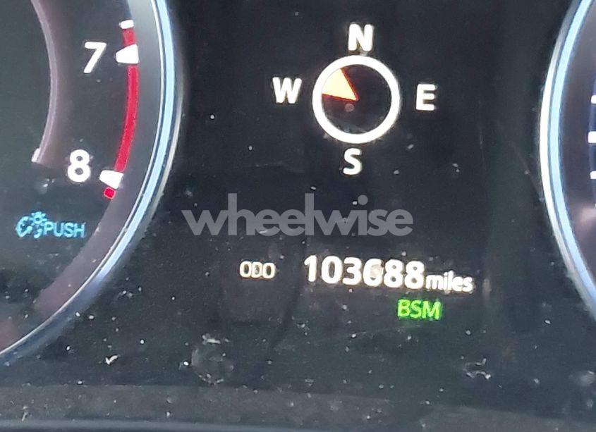 Photo 16 of 2019 Toyota Highlander XLE (VIN 5TDJZRFHXKS620995)