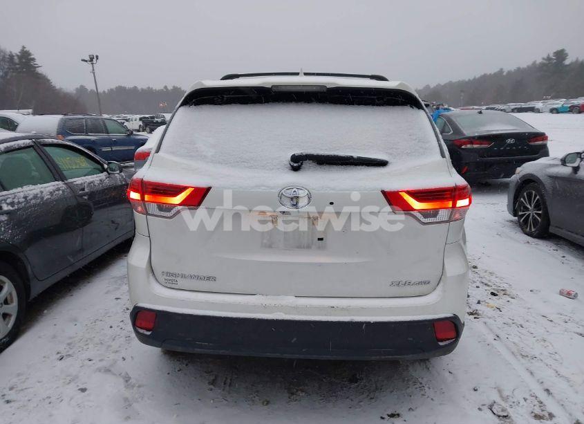 Photo 17 of 2019 Toyota Highlander XLE (VIN 5TDJZRFHXKS620995)