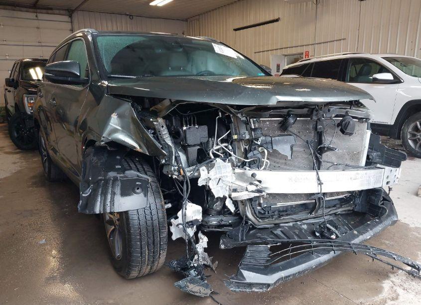 2019 Toyota Highlander XLE (VIN 5TDJZRFHXKS713967) main photo