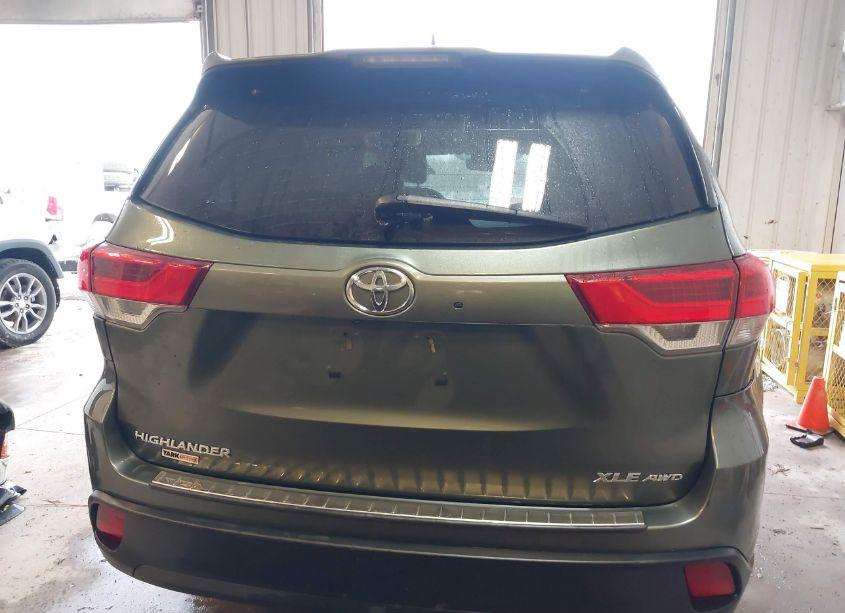 Photo 17 of 2019 Toyota Highlander XLE (VIN 5TDJZRFHXKS713967)