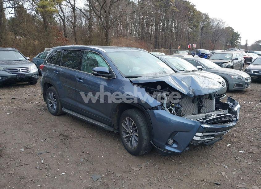 2019 Toyota Highlander XLE (VIN 5TDJZRFHXKS996273) main photo