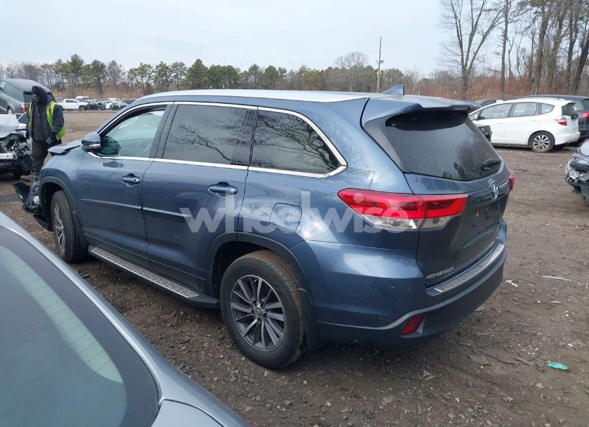 Photo 14 of 2019 Toyota Highlander XLE (VIN 5TDJZRFHXKS996273)